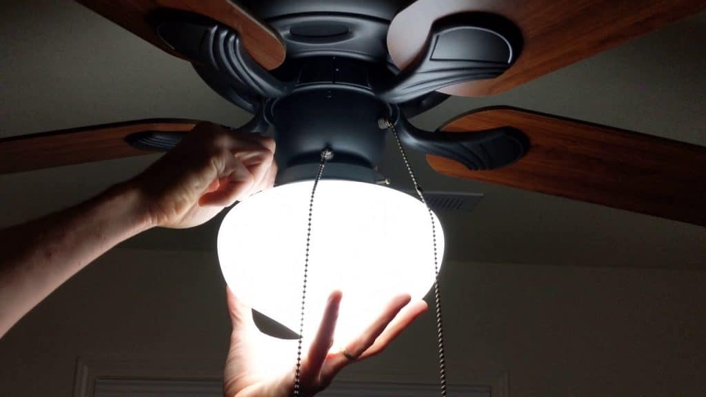 How To Remove A Ceiling Fan Guide Created By Pros - How To Get A Ceiling Fan Light Cover Off