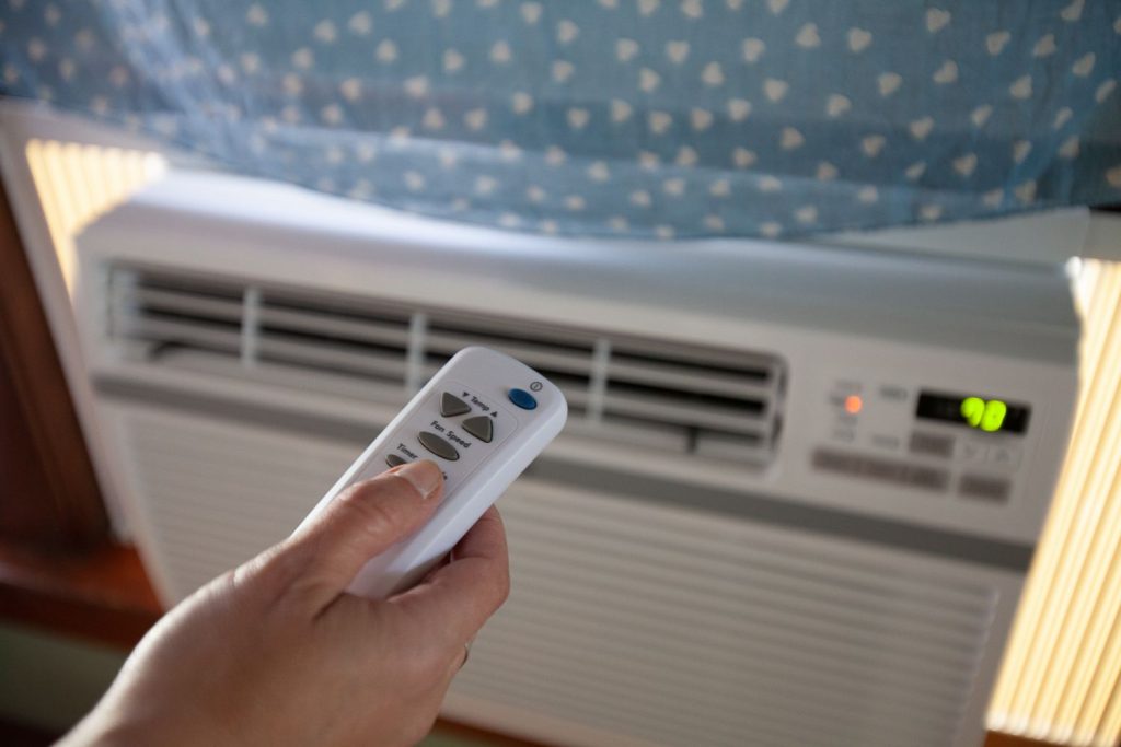 6 Best 8,000 BTU Air Conditioners — Reviews and Buying Guide